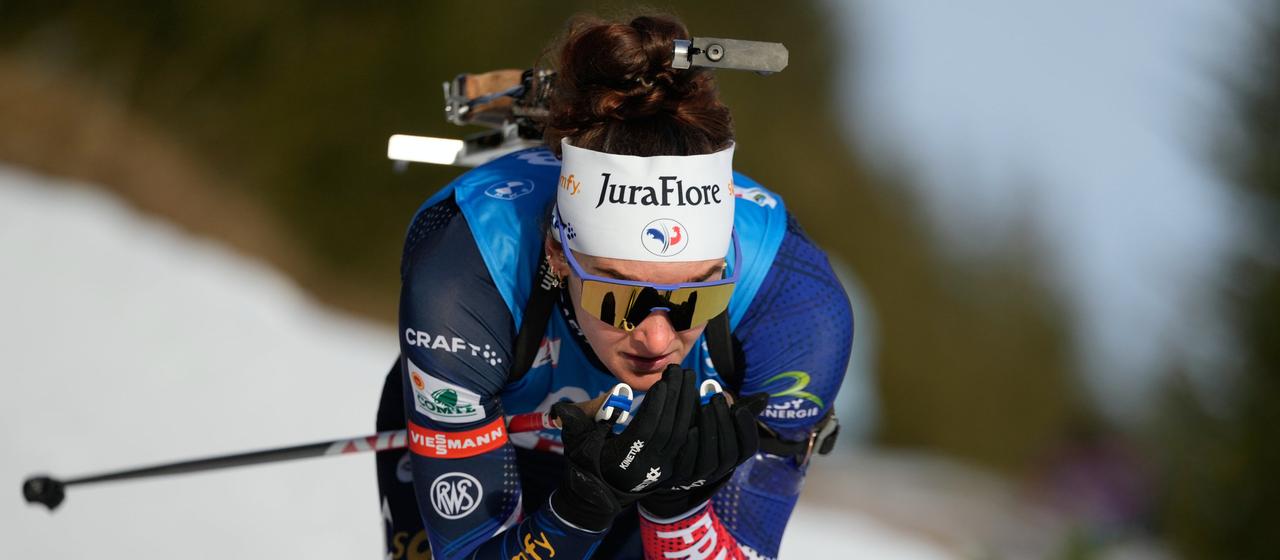 Lou Jeanmonnot in action during the sprint in Hochfilzen