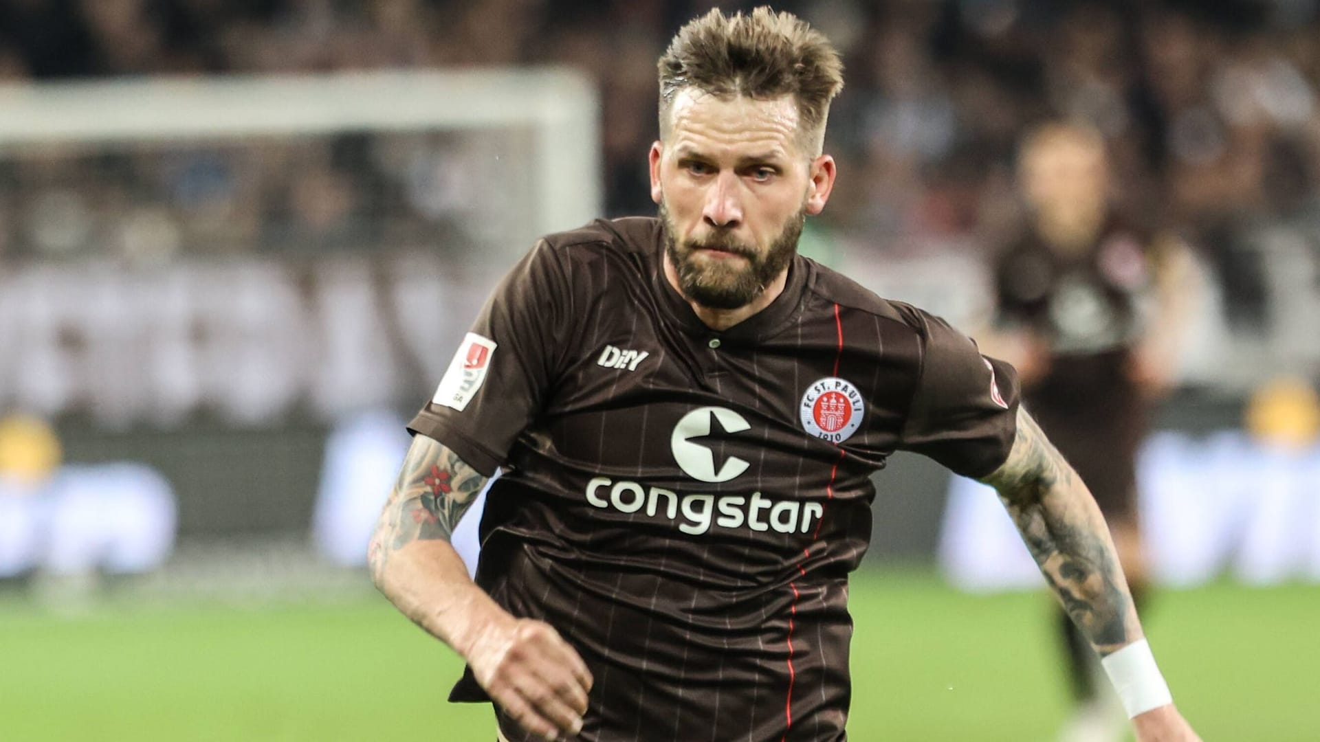 Guido Burgstaller in the St. Pauli jersey (archive photo): The ex-professional receives high compensation after a serious attack in Vienna.