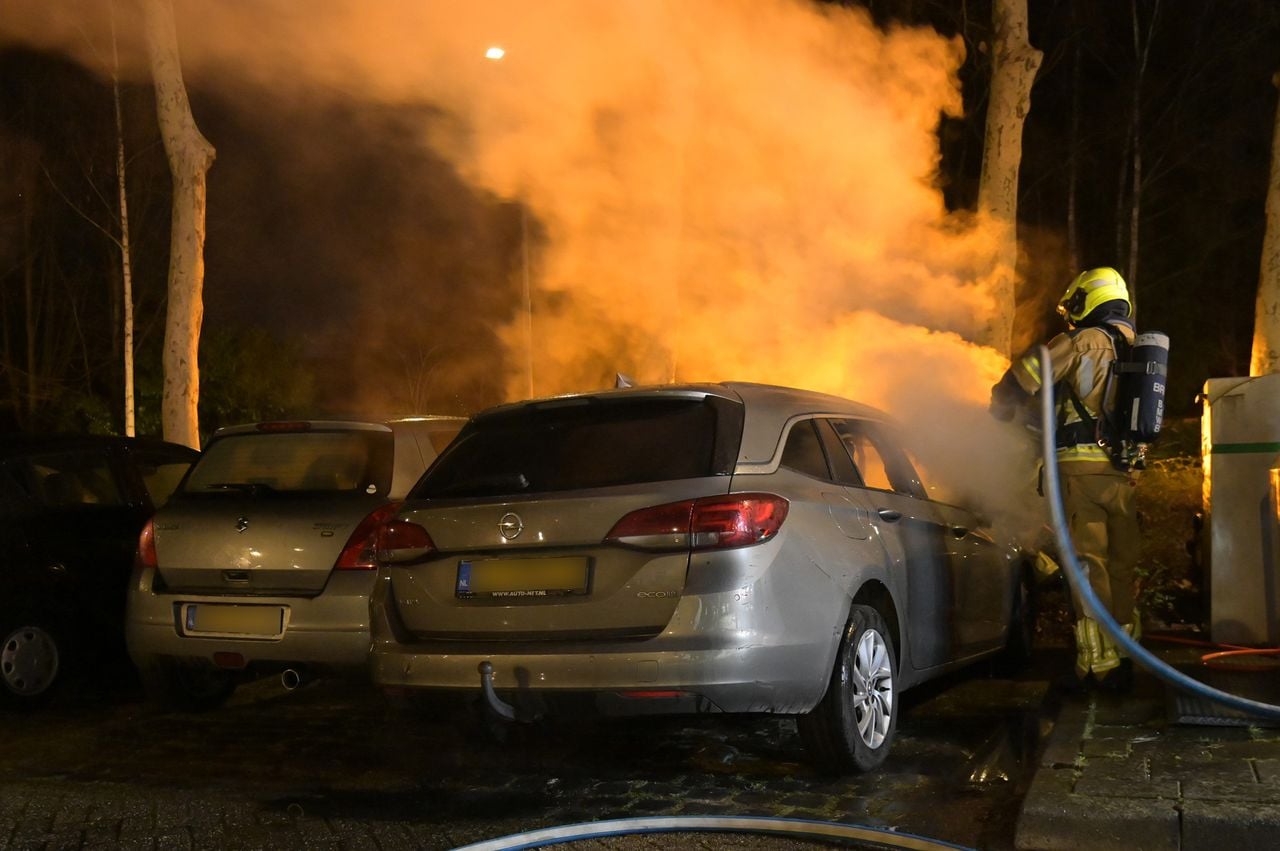 Car catches fire in Breda (photo: Persbureau Heitink).