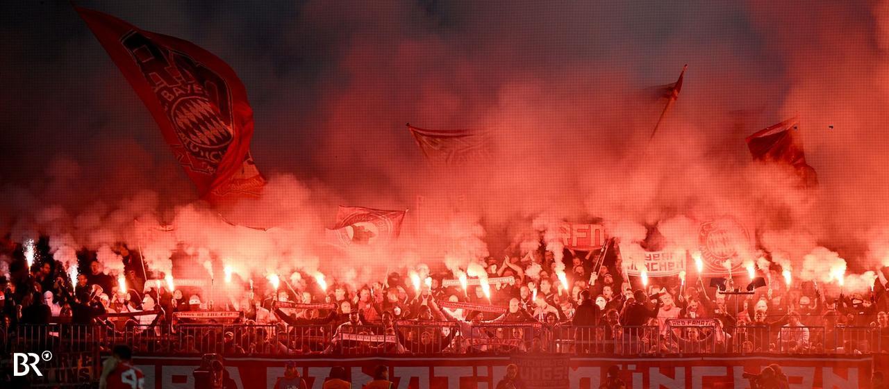 FC Bayern fans set off pyrotechnics in the game against Sporting Lisbon