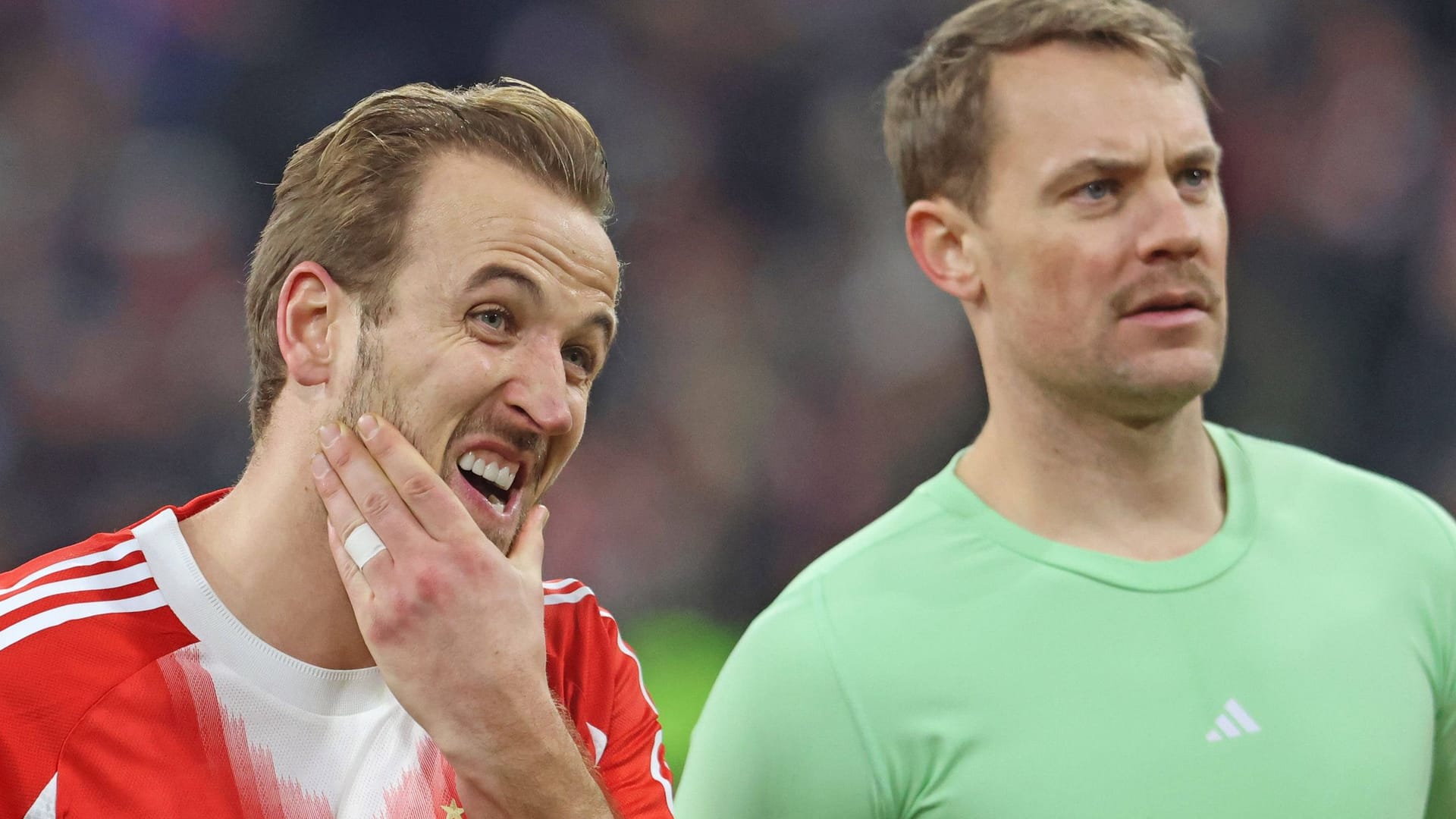 Harry Kane (l.) next to Manuel Neuer: The players still have one more duel this year.