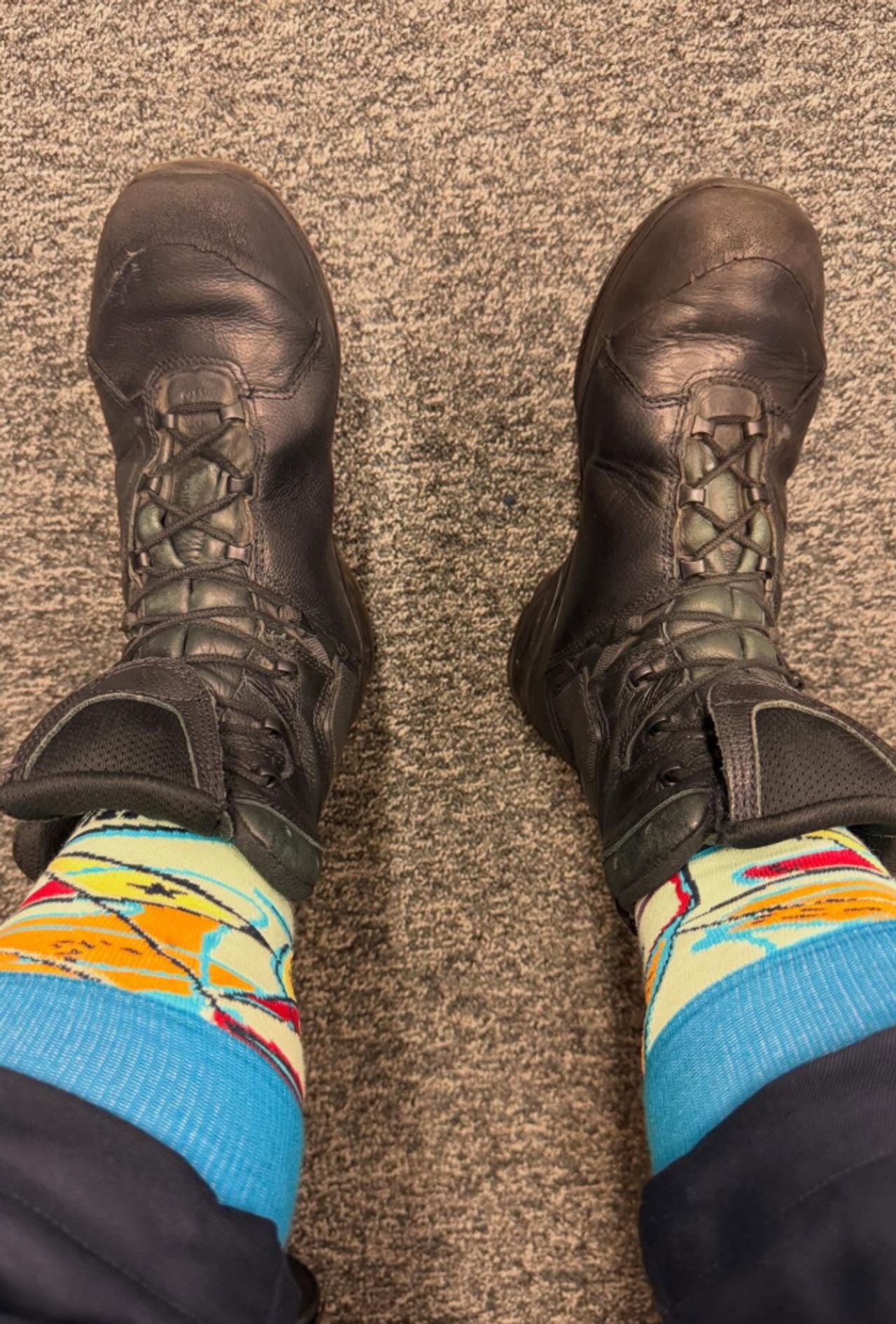 Niels wears the socks under his uniform (photo: Helmond police)