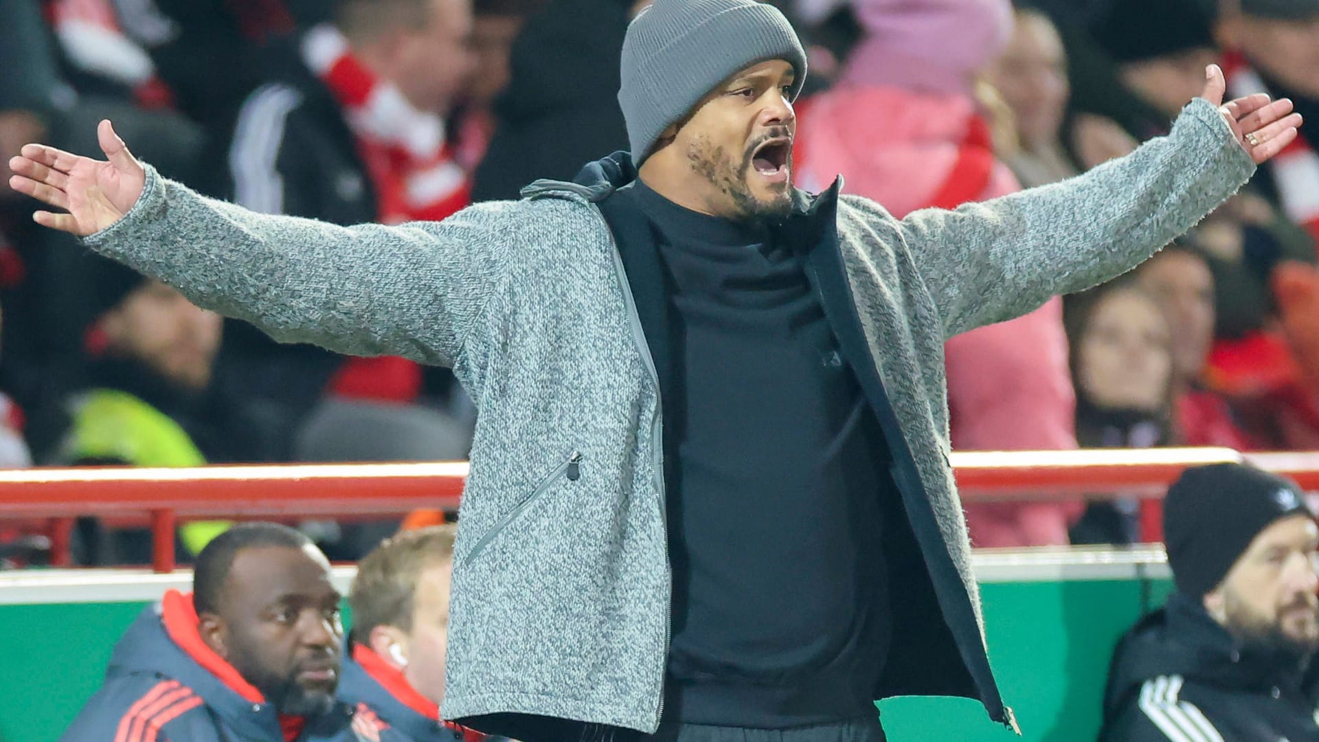 At a loss: Bayern coach Vincent Kompany in the game at Union Berlin.