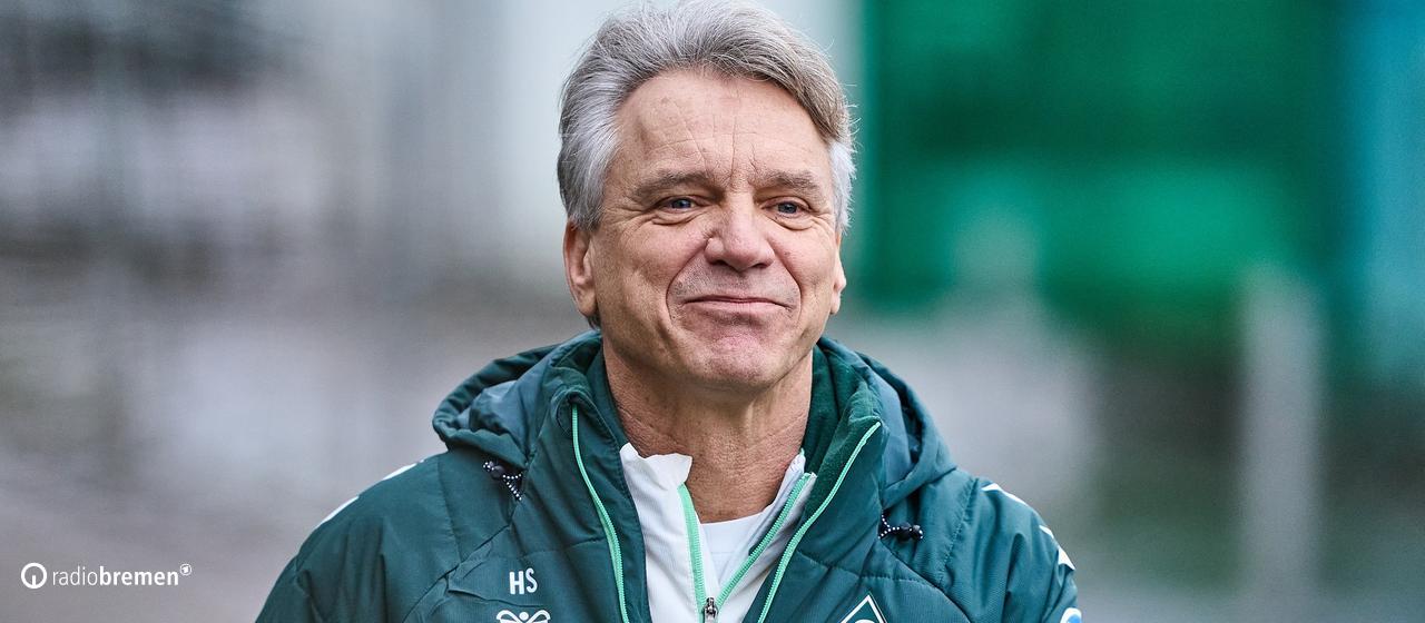 Horst Steffen runs through the Weser Stadium.