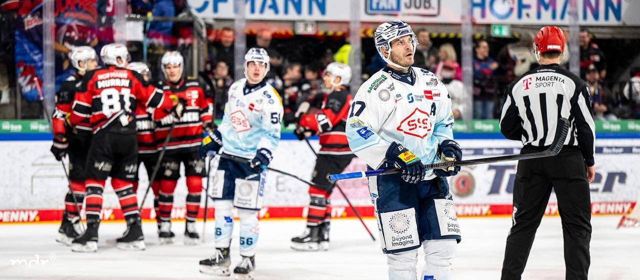 Nuremberg Ice Tigers against the Dresden Ice Lions