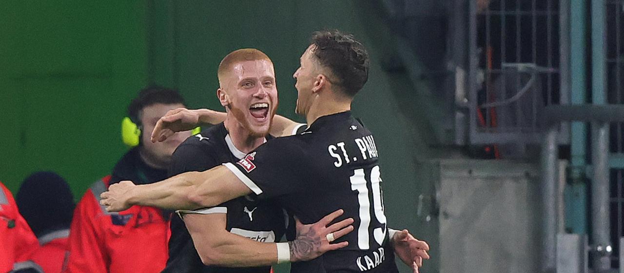 St. Pauli's Louis Oppie celebrates his goal