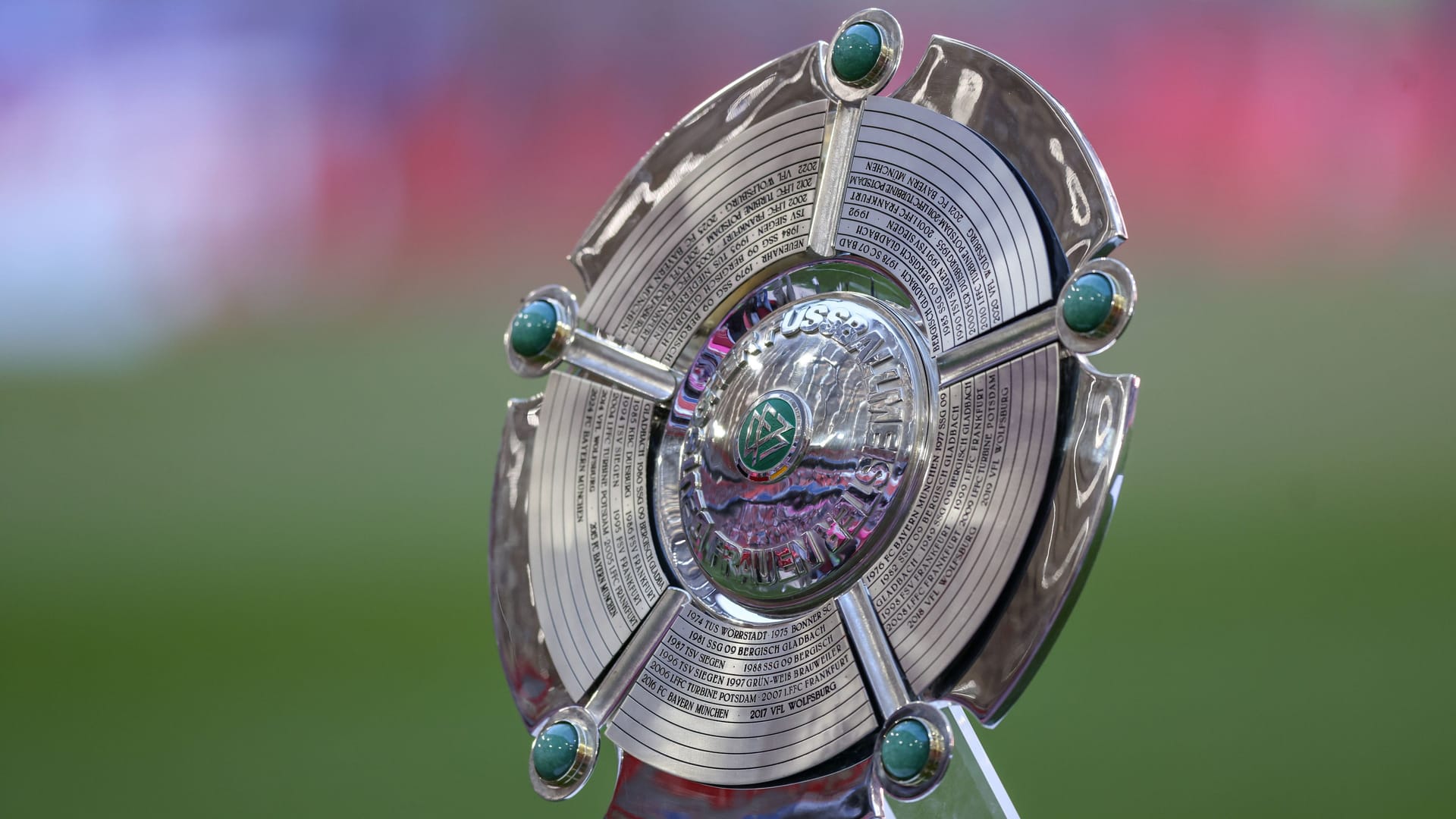 The highest title in German women's football: the championship trophy of the women's Bundesliga.