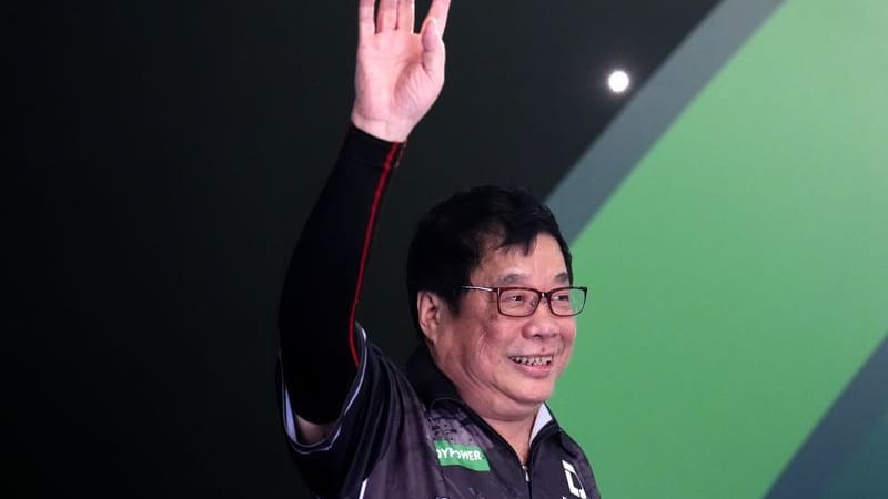 Paul Lim had no chance in the duel with Luke Humphries.
