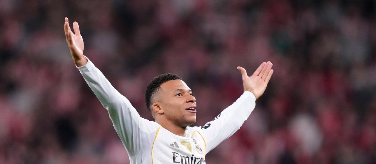 Kylian Mbappe celebrates a goal in the game at Athletic Bilbao
