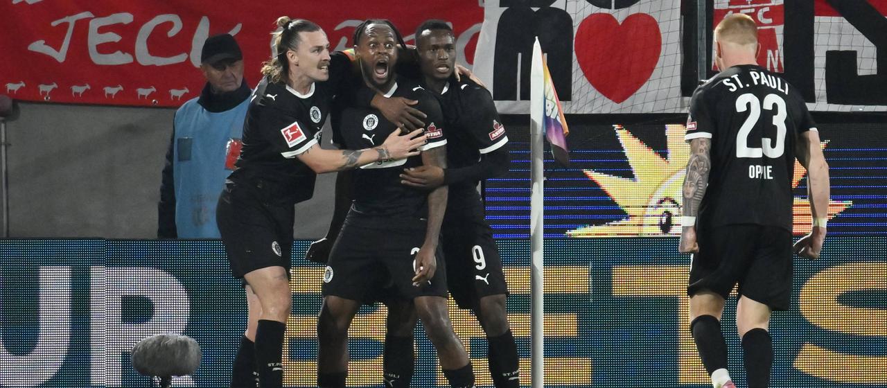 Cheers at St. Pauli