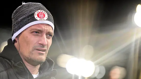 Coach Alexander Blessin from FC St. Pauli 