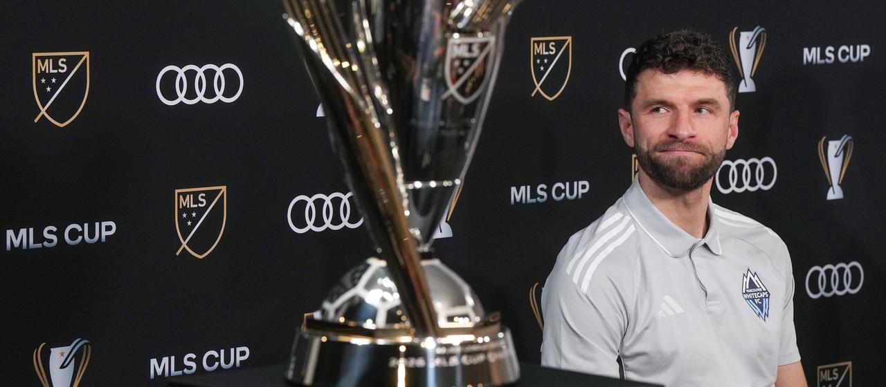 Thomas Müller at a press conference with the MLS Cup