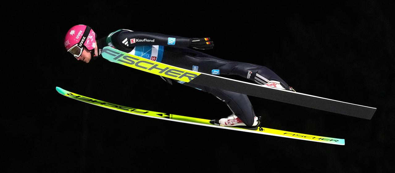 Felix Hoffmann in the air at the Four Hills Tournament 