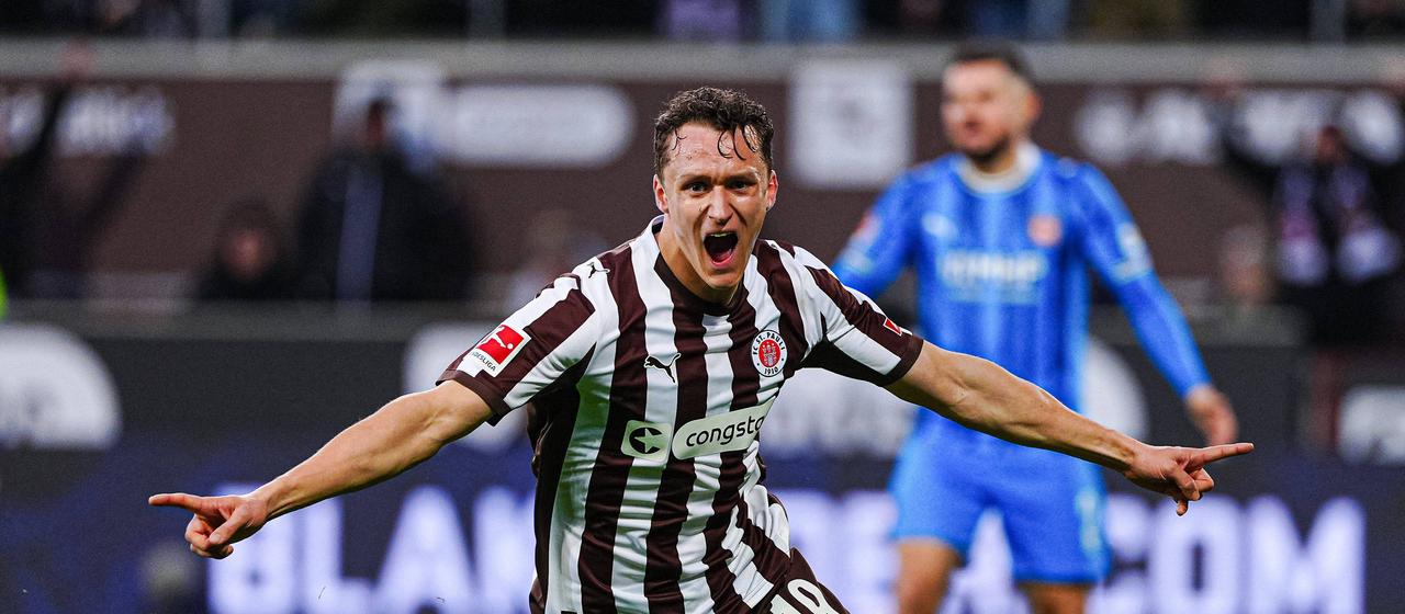 St. Pauli's Martijn Kaars celebrates his first Bundesliga goal