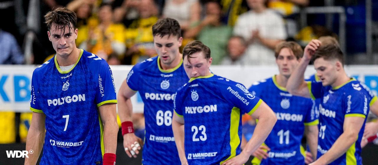 The players from VfL Gummersbach with hanging heads