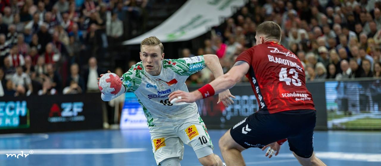 Gisli Kristjansson (No.10, SC Magdeburg) against Blaz Blagotinsek (No.43, SG Flensburg-Handewitt)