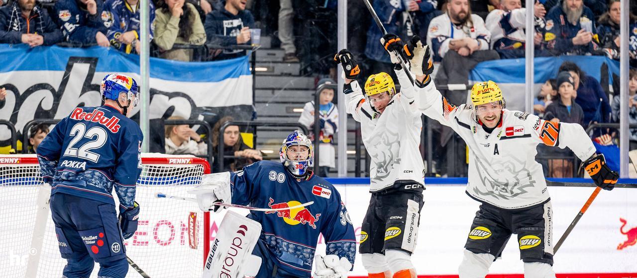 Lions Frankfurt cheer in Munich