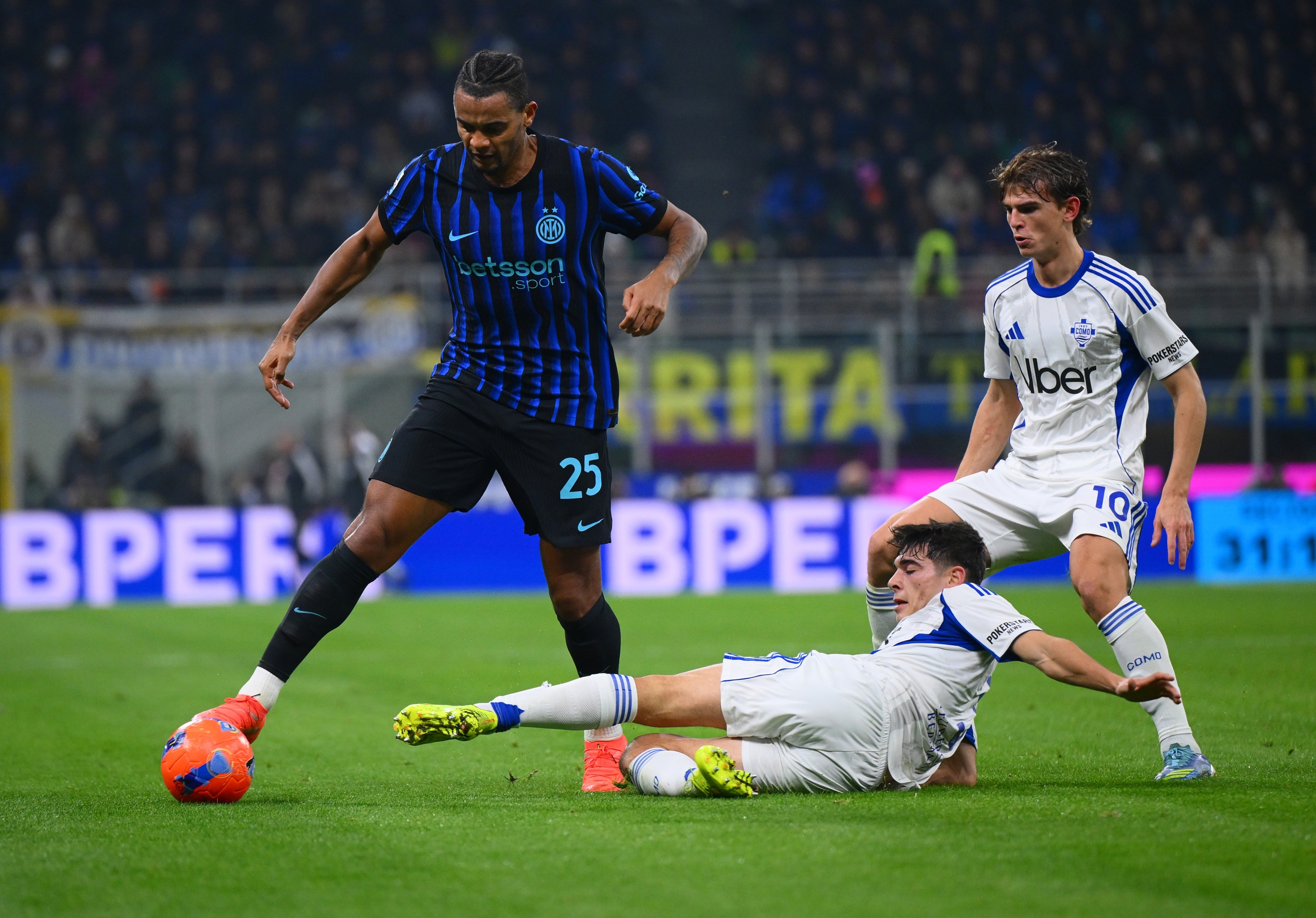MILAN, ITALY - DECEMBER 06: Luis Henrique of FC Internazionale in action during the Serie A match between FC Internazionale and Como 1907 at Giuseppe Meazza Stadium on December 06, 2025 in Milan, Italy. (Photo by Mattia Pistoia - Inter/Inter via Getty Images)