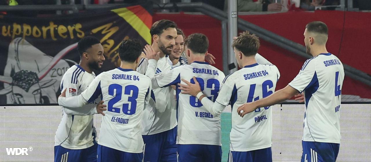 Kenan Karaman celebrates his goal with his teammates