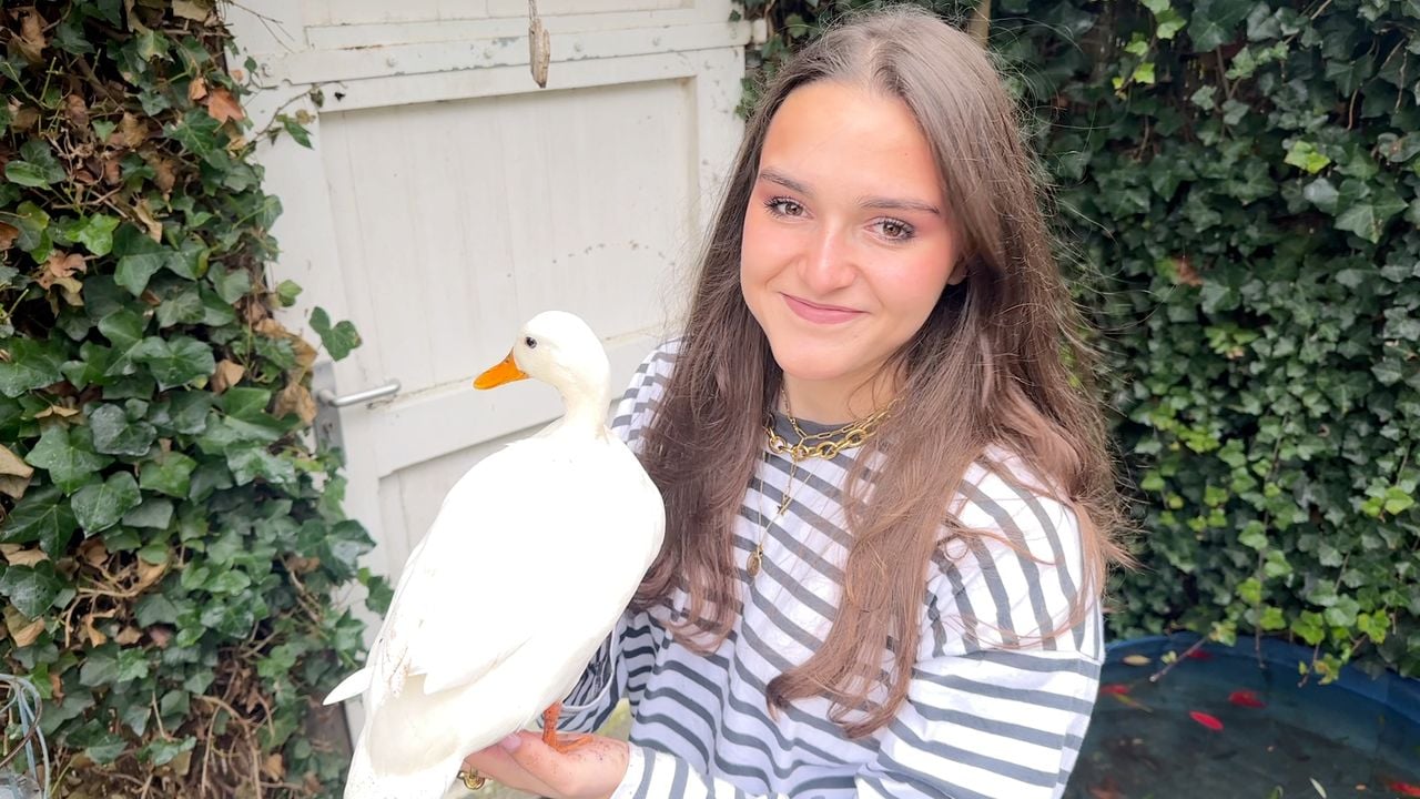 Robin van Oirschot with duck Billie.