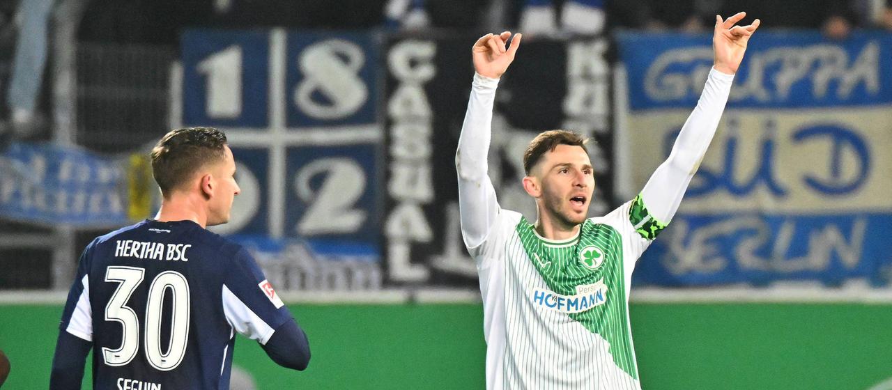Greuter Fürth's Branimir Hrgota celebrates his goal