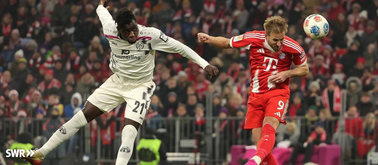 Mainz 05 defender Danny da Costa in the header duel against Harry Kane.