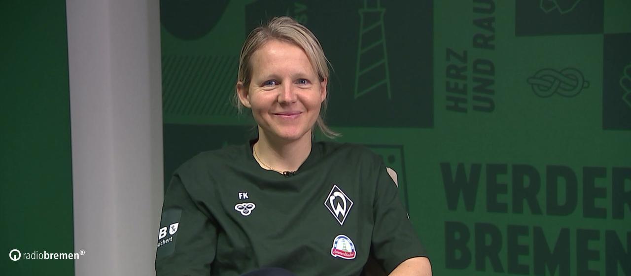 Friederike Kromp gives an interview.