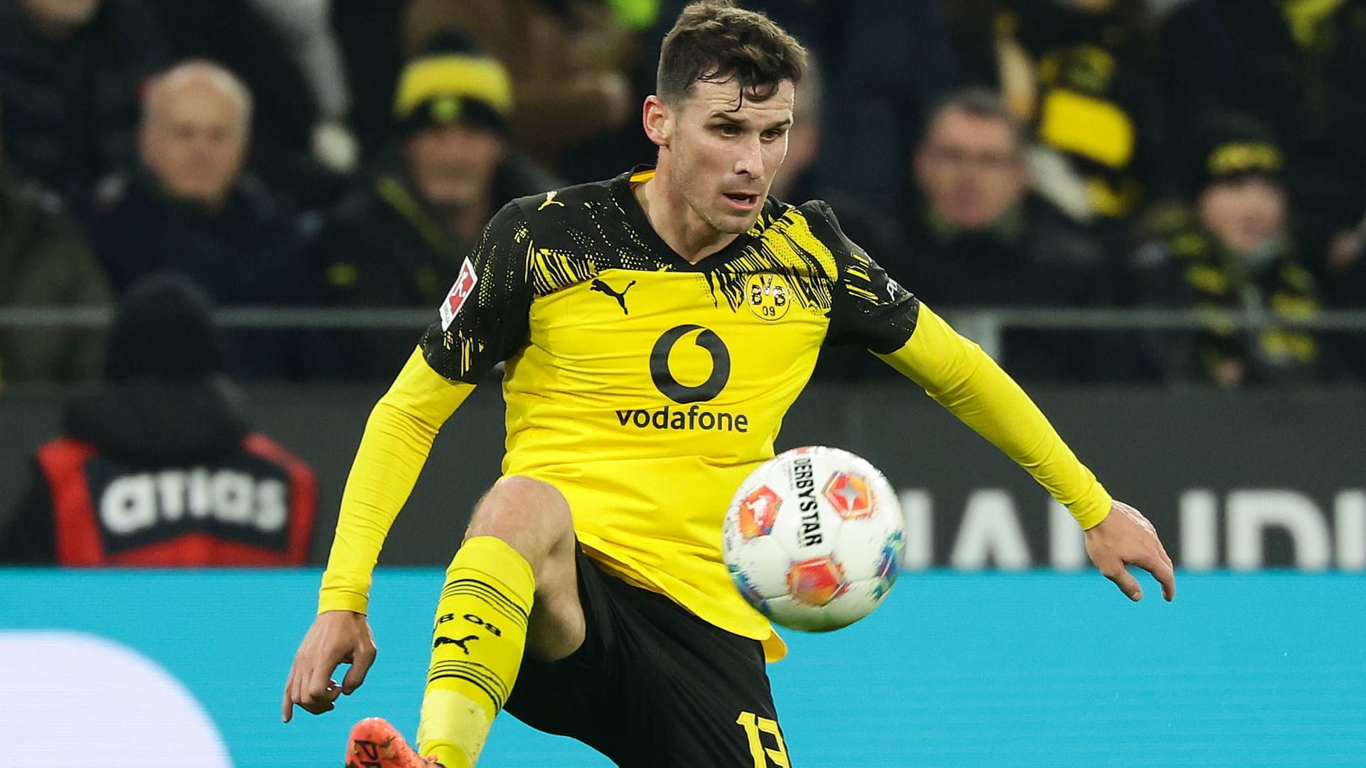 Pascal Groß in the Borussia Dortmund jersey: The midfielder only moved from Brighton to BVB in 2024.
