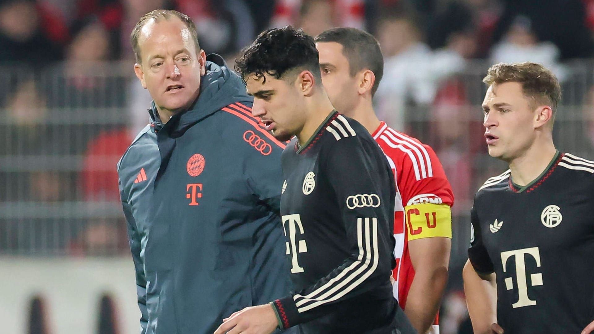 Aleksandar Pavlović (M.): He was previously treated on his thigh. Aleksandar Pavlović (M.): He was previously treated on his thigh.