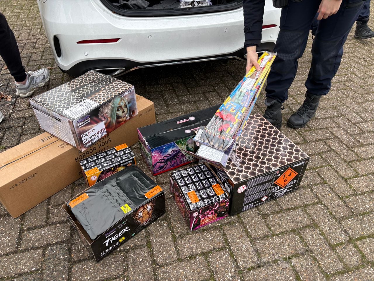 A young man had bought almost 1000 euros worth of fireworks in Belgium (photo: Omroep Brabant).