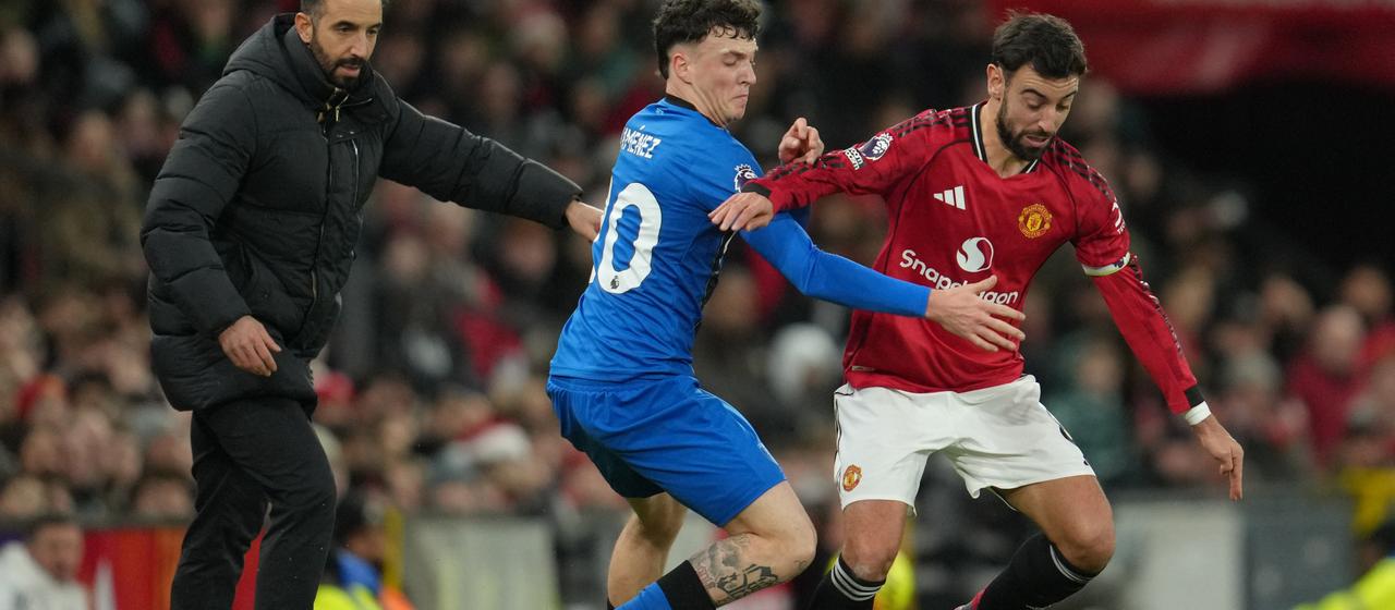 Bruno Fernandes in a duel with Alex Jimenez
