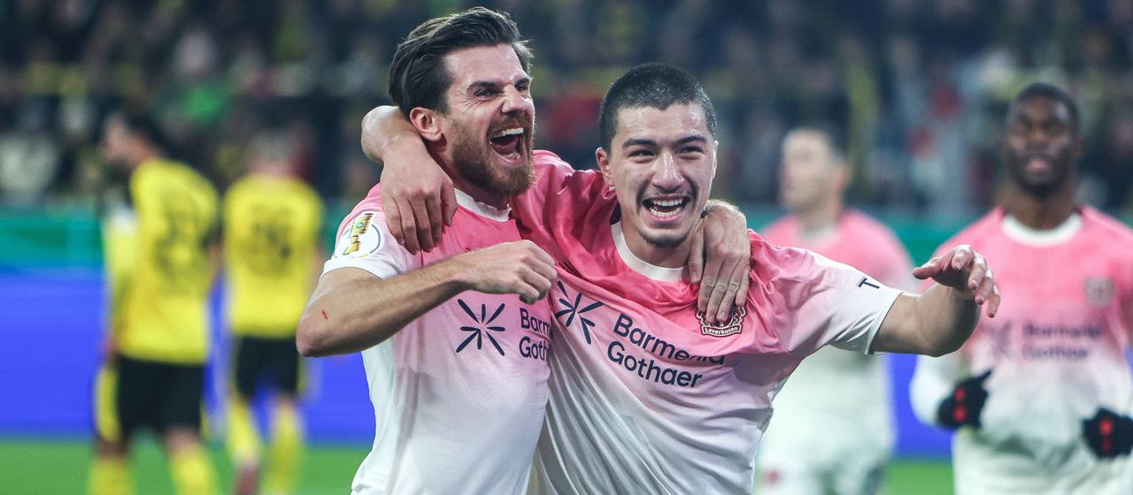 Leverkusen's Ibrahim Maza celebrates his goal with teammate Jonas Hofmann