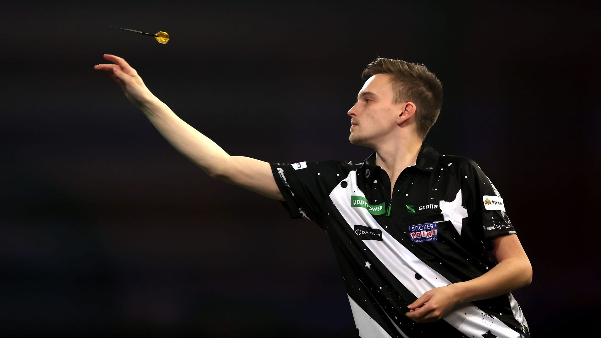 Ricardo Pietreczko during his game against Andreas Harrysson: The Laatzener was eliminated in the third round of the Darts World Cup.