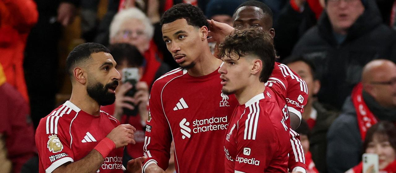 Mo Salah (l.) and Hugo Ekitike 