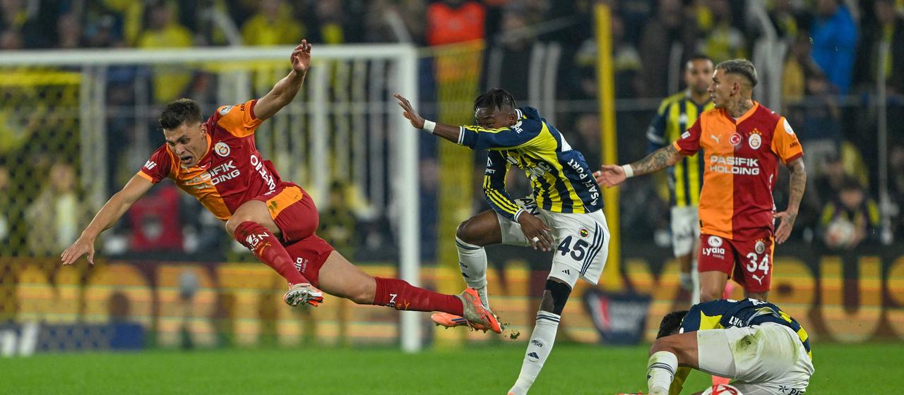 Fenerbahce's Edson Alvarez in a duel with Kazimcan Karatas