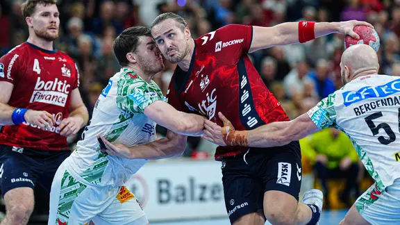 Kent Robin Toennesssen from SG Flensburg-Handewitt on the ball in the Bundesliga game against SC Magdeburg 