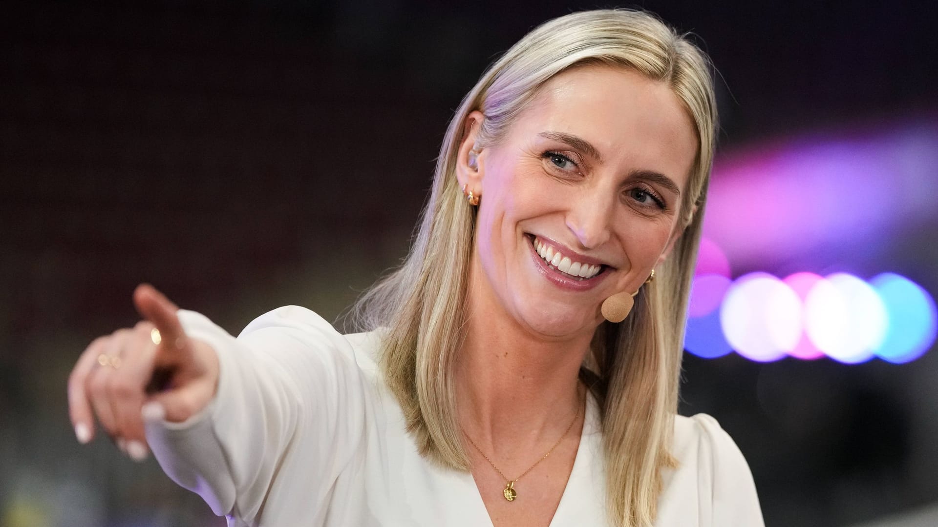 Gunnhild Toldnes: The Norwegian TV presenter had a coughing fit.