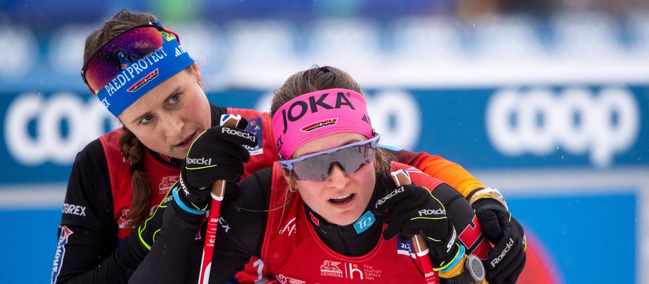 Katharina Hennig Dotzler comforts Laura Gimmler at the finish