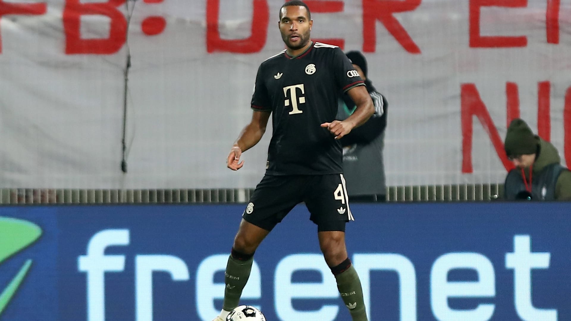 Involuntarily in the spotlight: Jonathan Tah in the game at Union Berlin.