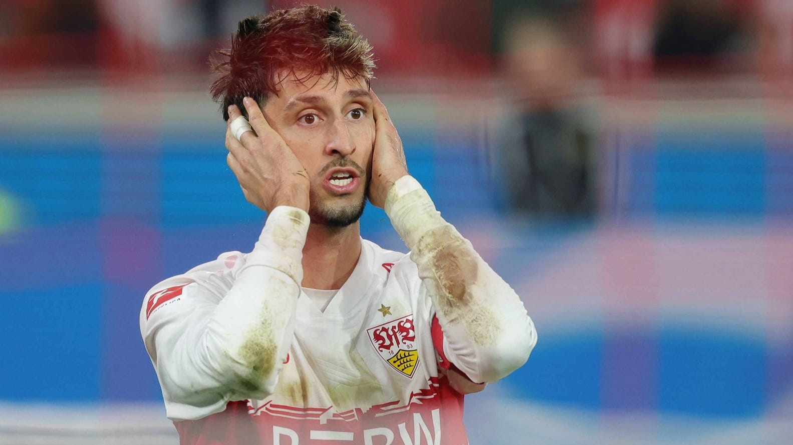 Atakan Karazor on the ground: The Stuttgart captain missed a victory with his team.
