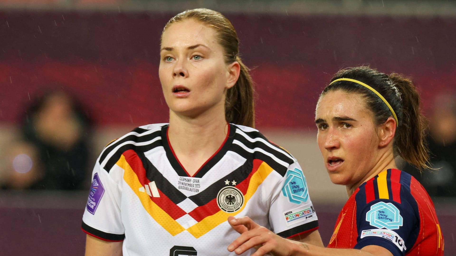 Sjoeke Nüsken (l.) next to Spain's Mariona Caldentey: Who will win the title?