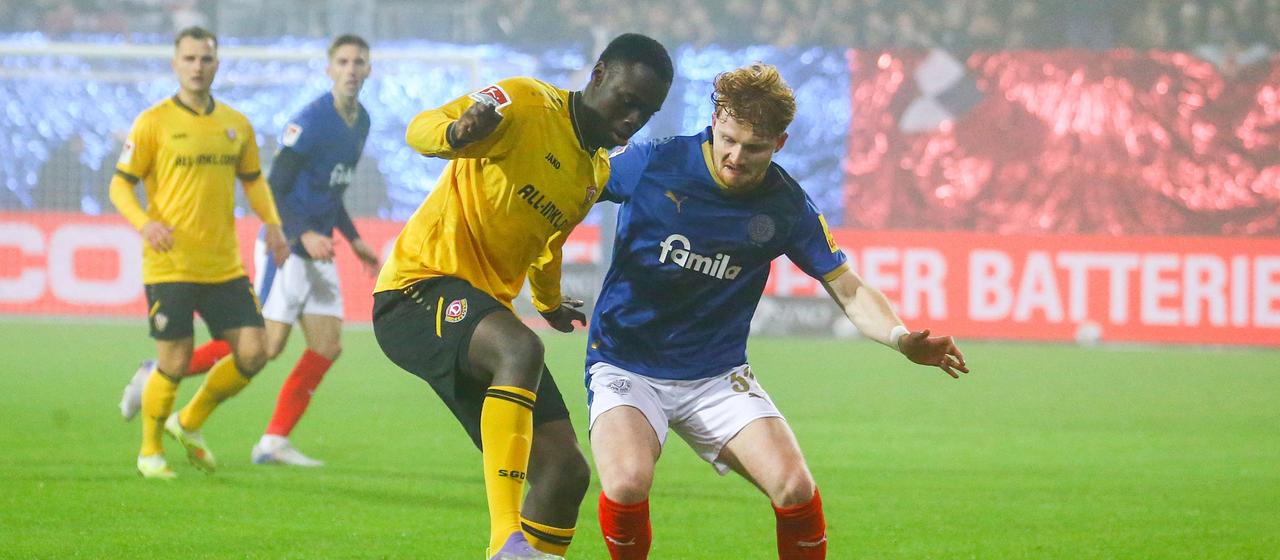 Professional soccer player Kofi Amoako (l.) from Dynamo Dresden in the second division game at Holstein Kiel