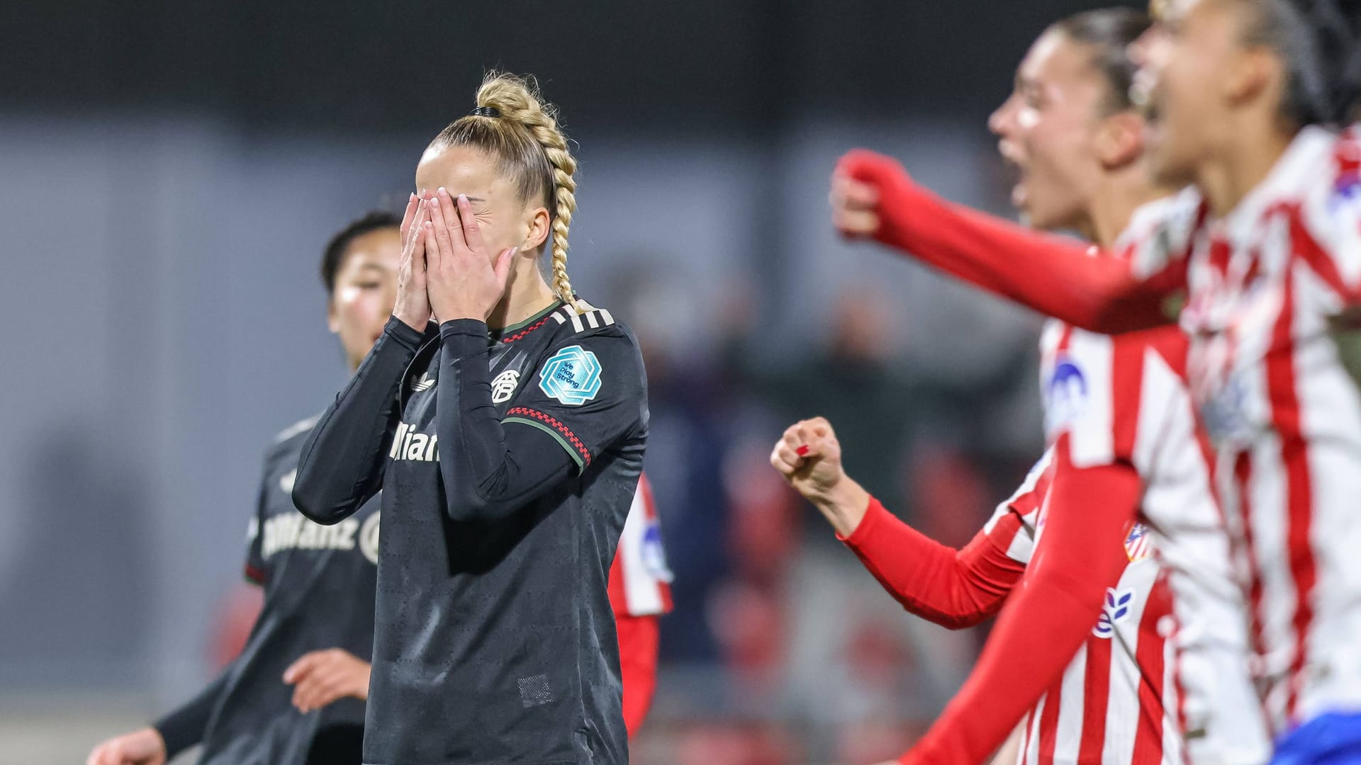 Giulia Gwinn (l.): The otherwise confident penalty taker lost her nerve. Giulia Gwinn (l.): The otherwise confident penalty taker lost her nerve.