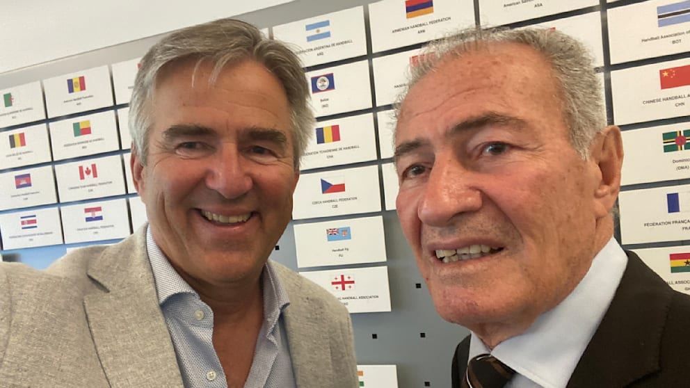Deutschlands Kandidat Gerd Butzeck (l.) mit dem amtierenden IHF-Boss Dr. Hassan Moustafa
