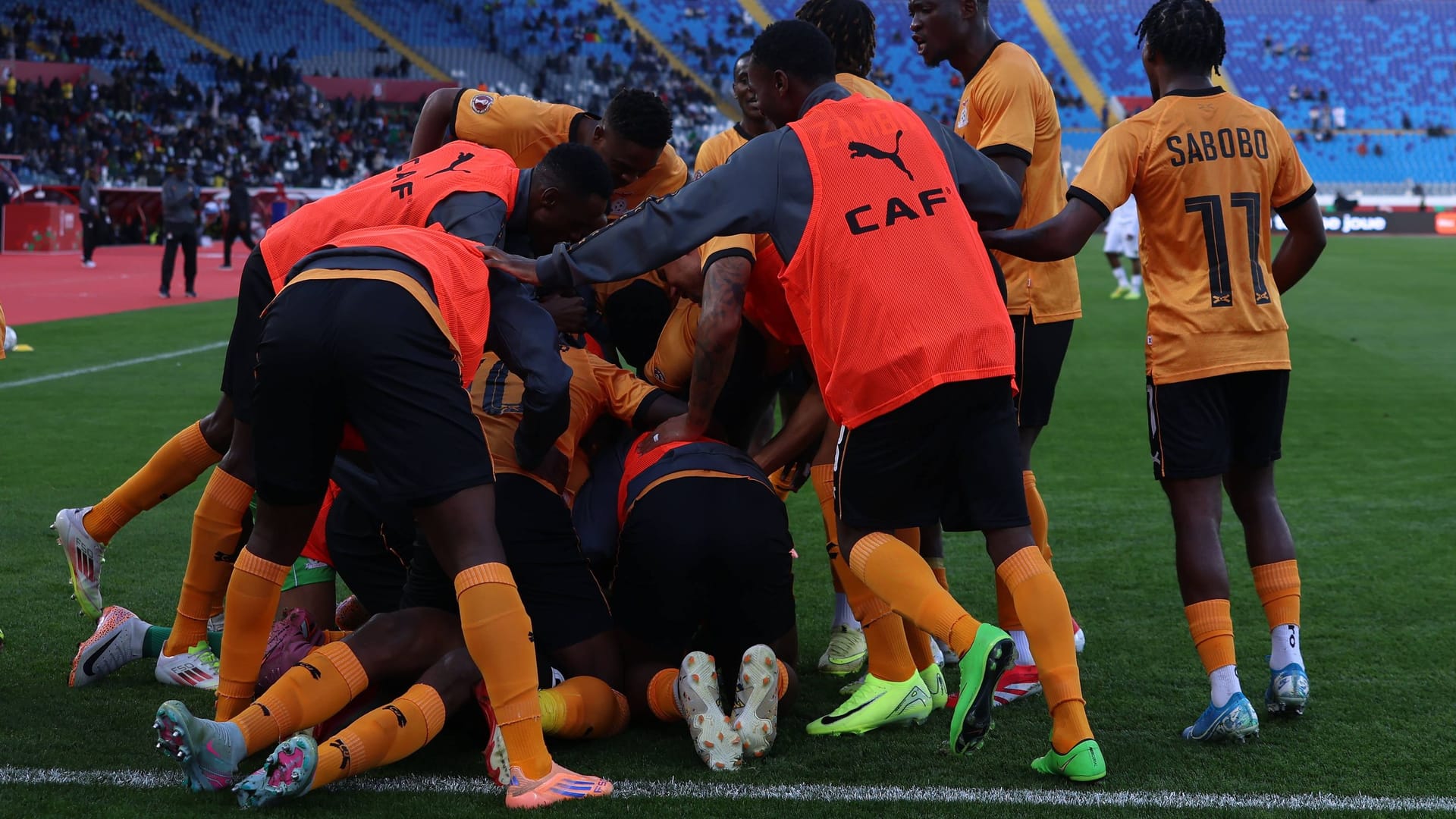 Patson Daka is lying on the ground celebrating, his teammates around him: The late goal for Zambia was a relief against Mali.