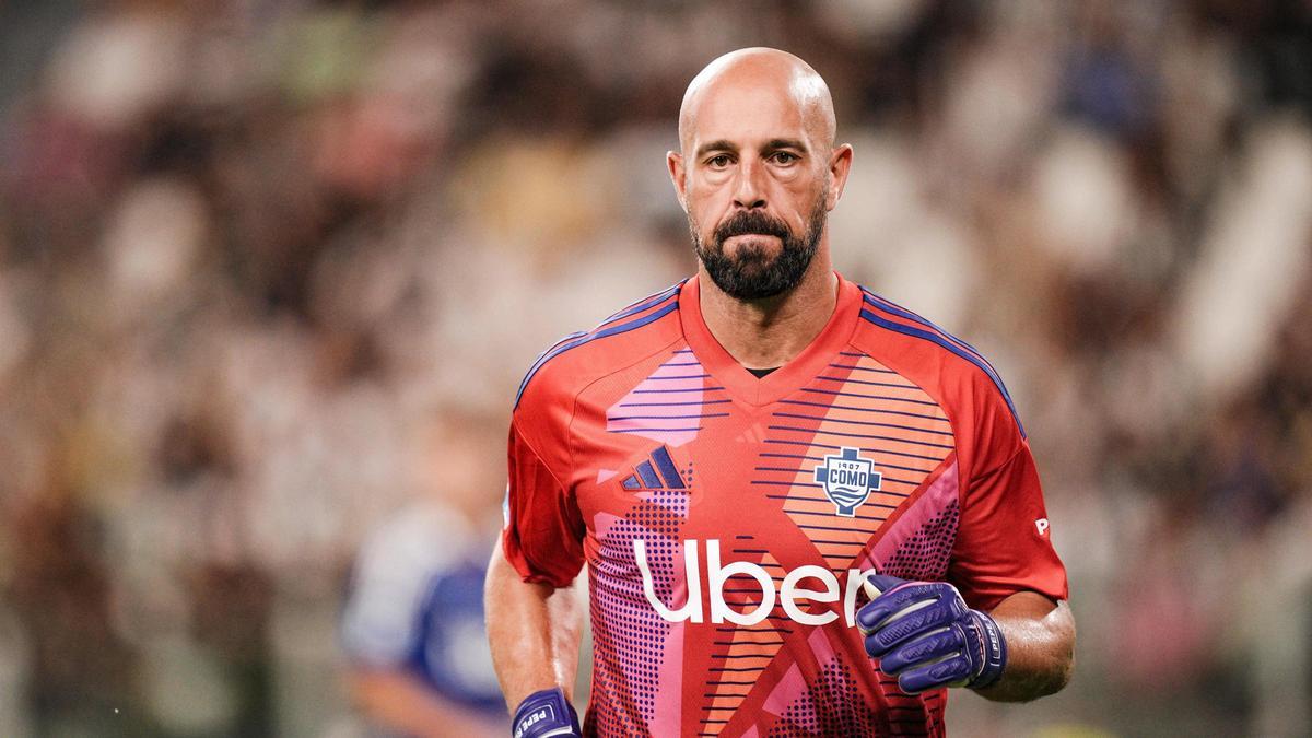 Pepe Reina is Como's goalkeeper