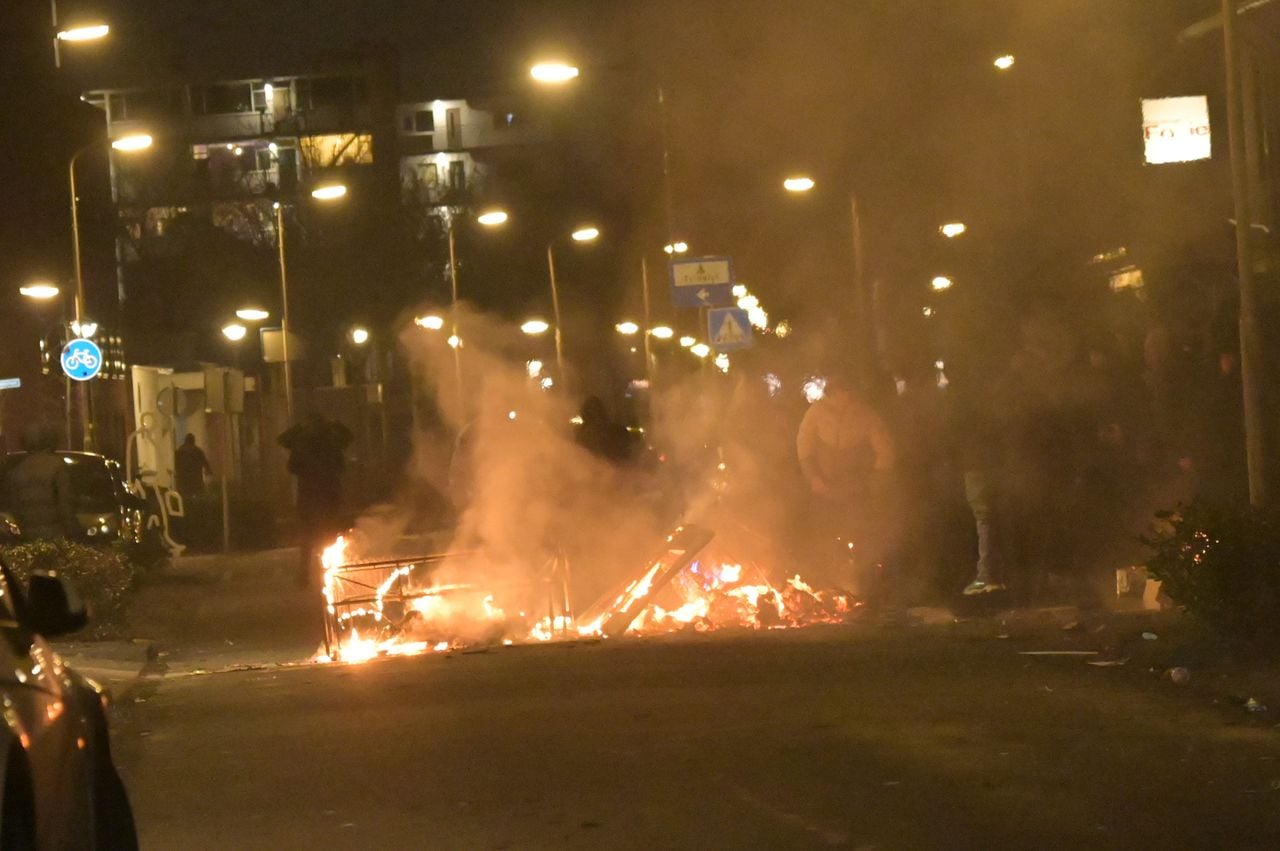Unrest in the Tuinzigt district in Breda (photo: Photo: Persbureau Heitink).