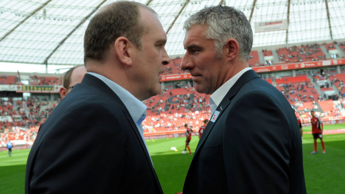 Sports managing director Jörg Schmadtke (l.) had a strained relationship with coach Mirko Slomka and left Hannover 96 in April 2013 