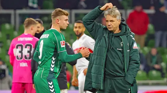 Werder coach Horst Steffen scratches his head