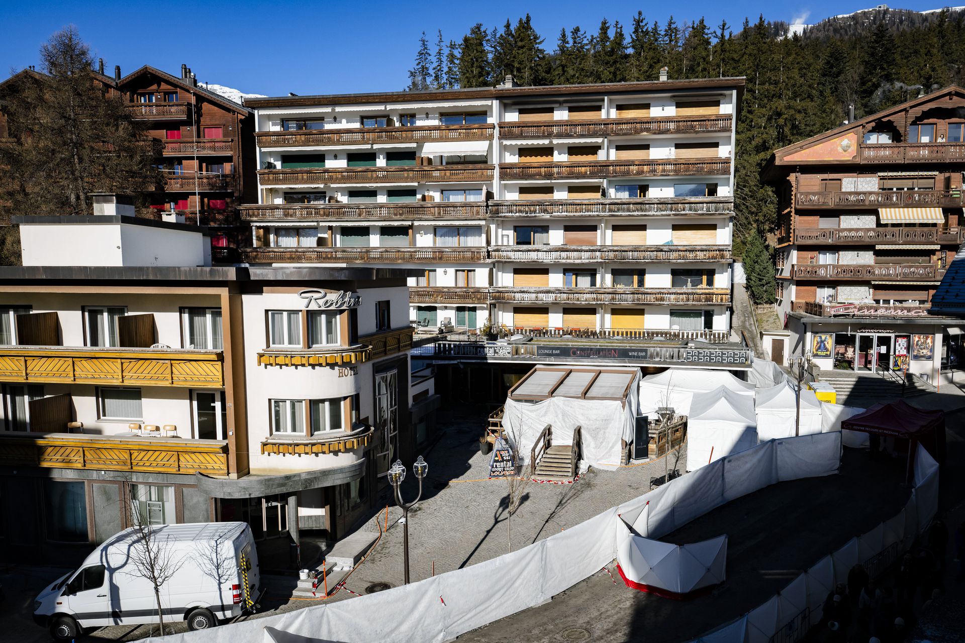 The entrance to bar Le Constellation in Crans-Montana is surrounded by high fences with white tarpaulin, Sunday.